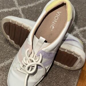 Vionic White and Cream Casual Sneakers with Plush Lining